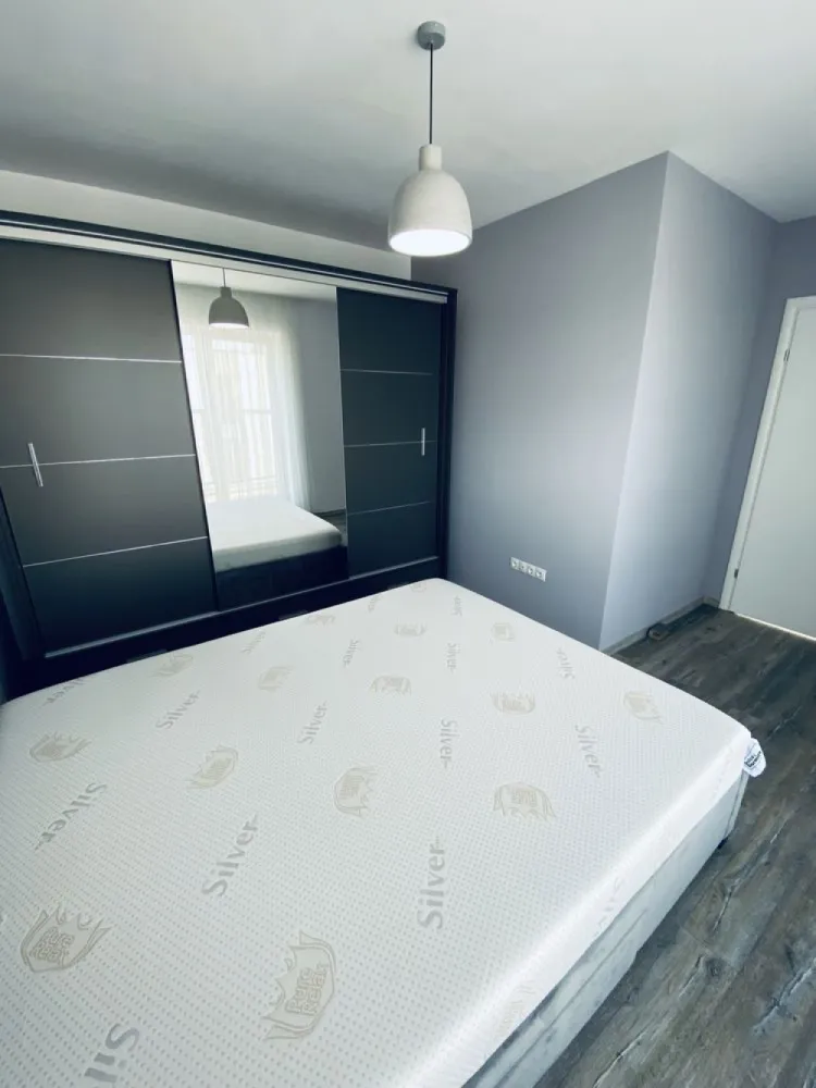 PF vand Apartament 3 camere Oasului - ZONA Auchan IRIS VÂND ap 3 camere cu cf bloc nou finisat modern mobilat utilat 65 MP UTILI SI 20 mp Terase zona aerisita panorama frumoasa asupra orașului Mult Spațiu verde ,magazine in zona stație autobuz panemar/mega Parc pt copii complex frumos cu ap putine doua dormitoare 2-terase Încălzire in pardoseala Geamuri mari luminos Centrale proprie VIESMAN Vitodens wifi Orientare sud -est Aer conditionat PARCARE SUBTERANA cf la preț de 15000€€ Fiecare camera are acces pe terasa Dormitorul principal are terasa proprie A nu se compara cu ap care sunt făcute fără gust si cu materiale de slaba calitate Merita văzut !! Va aștept la vizionare