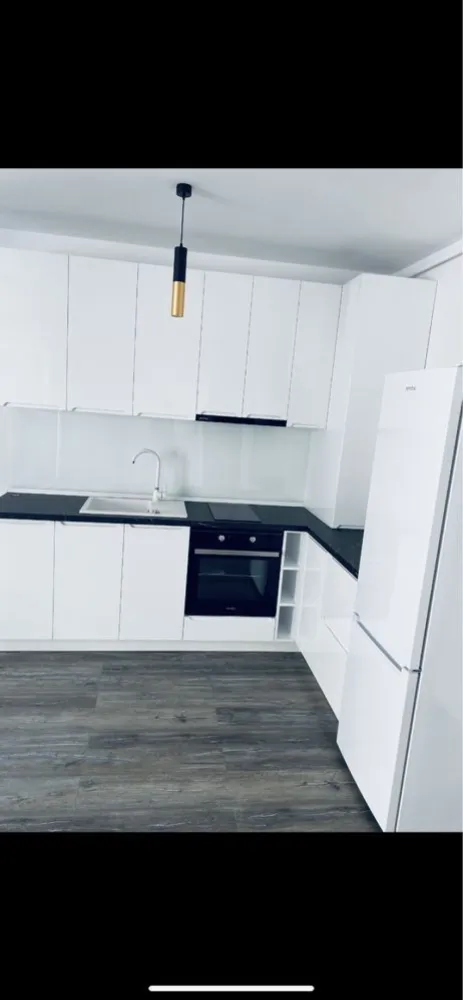 PF vand Apartament 3 camere Oasului - ZONA Auchan IRIS VÂND ap 3 camere cu cf bloc nou finisat modern mobilat utilat 65 MP UTILI SI 20 mp Terase zona aerisita panorama frumoasa asupra orașului Mult Spațiu verde ,magazine in zona stație autobuz panemar/mega Parc pt copii complex frumos cu ap putine doua dormitoare 2-terase Încălzire in pardoseala Geamuri mari luminos Centrale proprie VIESMAN Vitodens wifi Orientare sud -est Aer conditionat PARCARE SUBTERANA cf la preț de 15000€€ Fiecare camera are acces pe terasa Dormitorul principal are terasa proprie A nu se compara cu ap care sunt făcute fără gust si cu materiale de slaba calitate Merita văzut !! Va aștept la vizionare