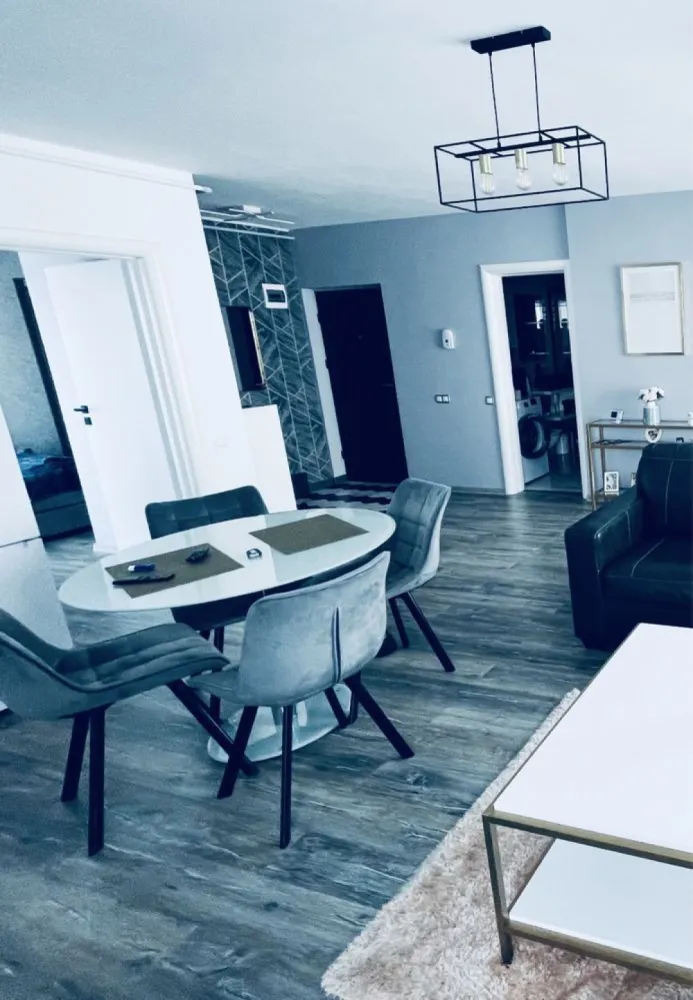 PF vand Apartament 3 camere Oasului - ZONA Auchan IRIS VÂND ap 3 camere cu cf bloc nou finisat modern mobilat utilat 65 MP UTILI SI 20 mp Terase zona aerisita panorama frumoasa asupra orașului Mult Spațiu verde ,magazine in zona stație autobuz panemar/mega Parc pt copii complex frumos cu ap putine doua dormitoare 2-terase Încălzire in pardoseala Geamuri mari luminos Centrale proprie VIESMAN Vitodens wifi Orientare sud -est Aer conditionat PARCARE SUBTERANA cf la preț de 15000€€ Fiecare camera are acces pe terasa Dormitorul principal are terasa proprie A nu se compara cu ap care sunt făcute fără gust si cu materiale de slaba calitate Merita văzut !! Va aștept la vizionare