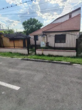 Casă 2 camere Str. Danton