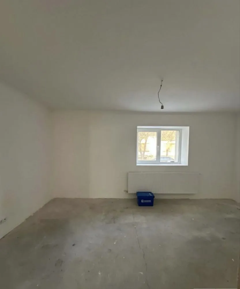 BRASADAS vinde casa 4 cam in zona centrala. - Agentia Imobiliara BRASADAS vinde casă spațioasă de 138 mp, cu 4 camere, nemobilată in zona CENTRALA. Ideală pentru familie sau proiect personal. Zona este liniștită, aproape de parcuri și zone verzi. În apropiere găsești școli, clinici, magazine și transport în comun. Www.brasadas.com.