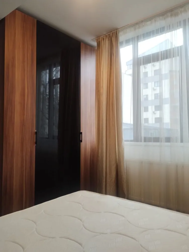 BRASADAS inchiriaza ap 2 cam etaj 2/3 2011 zona GranVia Park - Agentia Imobiliara BRASADAS inchiriaza apartament cu doua camere situat la etajul 2/3 cu LIFT in zona GranVia Park. Apartamentul se inchiriaza mobilat si utilat. Bloc construit in 2011 cu centrala termica. Nu se accepta animale. Www.brasadas.com.