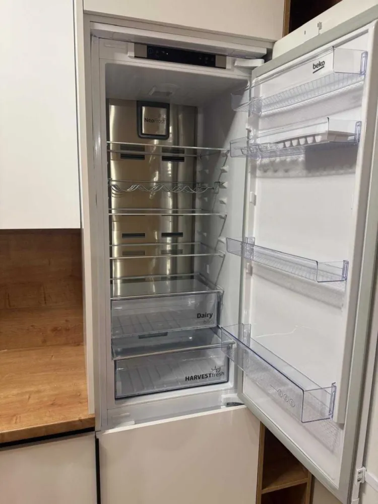 BRASADAS vinde ap finisat, mobilat 2 cam cu loc parcare. - Agentia Imobiliara BRASADAS vinde apartament cu doua camere la etajul 1 in zona Baritiu, finisat, mobilat (dormitor, bucatarie, mobila hol) cu parcare inclusa pe CF separat. - parchet multistrat Barlinek - ⁠AC cu inverter Mitsubishi - ⁠masina de spalat Whirlpool - ⁠masina uscat Whirlpool - ⁠mobilier hol electrocasnice incorporate - ⁠sifonier dormitor - ⁠pat dormitor+saltea - ⁠noptiera - ⁠baie finisata - ⁠lustre iluminat, dimabil in dormitor. - ⁠centrala buderus - ⁠termostat salus wi-fi