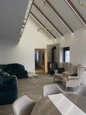 BRASADAS vinde casa 4 cam teren 10 ari zona semicentrala.