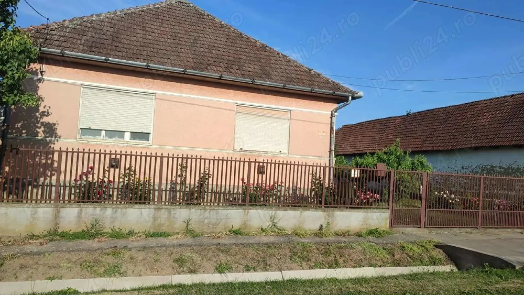 Casa de vanzare in Ungaria aproape de granita - VAND CASA IN UNGARIA ,APROAPE DE GRANITA 15 KM IN LOCALITATEA PATYOD. CASA CU TREI CAMERE 100 M PATRATI SI CU TEREN DE 30 ARI. MAI MULTE DETALII LA TELEFON. tel: zerozerotreisasedoizerocincizerosasenouacincioptopt
