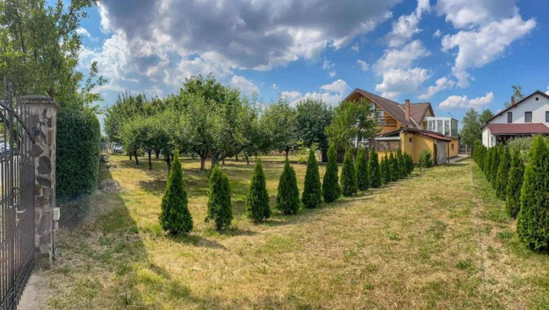 BRASADAS vinde casă tip D P M cu teren 17 ari in Bercu Roșu.