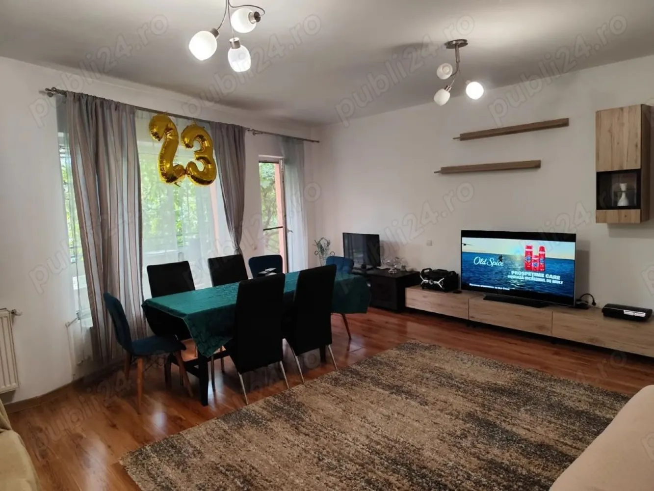 Zonă deosebită, oportunitate de investiție casă individuala in Gruia - Agentia Imobiliara BRASADAS vinde casă individuala solidă, singur in curte, amplasată intr-o zonă deosebit de liniștită din Gruia, cu acces facil la instituții, gradinite, scoli, parcuri, mijloace de transport in comun, la 10 minute pe jos de centrul Clujului. Ideala pentru locuinta multifamiliala la care se adauga un apartament separat la demisol. Suprafata utila este de 300 mp. Regimul de inaltime este: D+P+E si pod mansardabil. Terenul este generos - 650 mp, gradina cu pomi fructiferi. Casa este compusa din 7 camere, living ultraspatios, 4 bai, o bucatarie mare cu loc de luat masa separat, terasa, 2 balcoane, pod amenajabil pentru locuit.