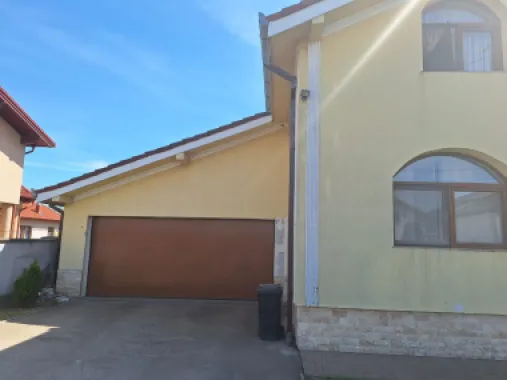 BRASADAS vinde casa individuala 8 cam teren 10 ari Unirii.