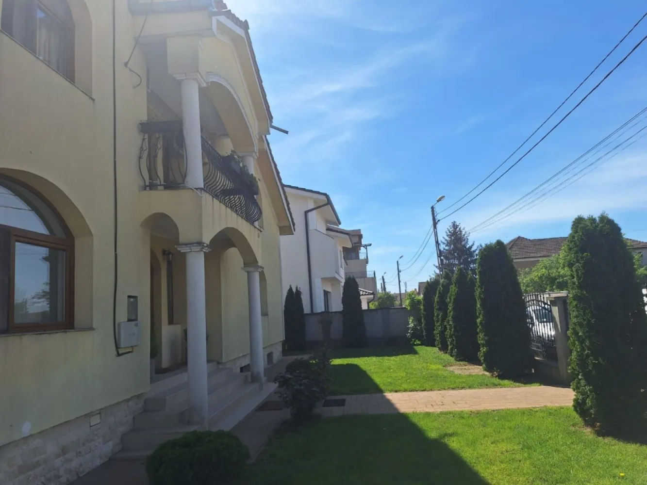BRASADAS vinde casa individuala 8 cam teren 10 ari Unirii. - Agentia Imobiliara BRASADAS vinde casa individuala situata in zona Unirii, de tip PARTER si MANSARDA, construit in 2002 cu teren aferent de 10 ari si doua garaje. Www.brasadas.com.