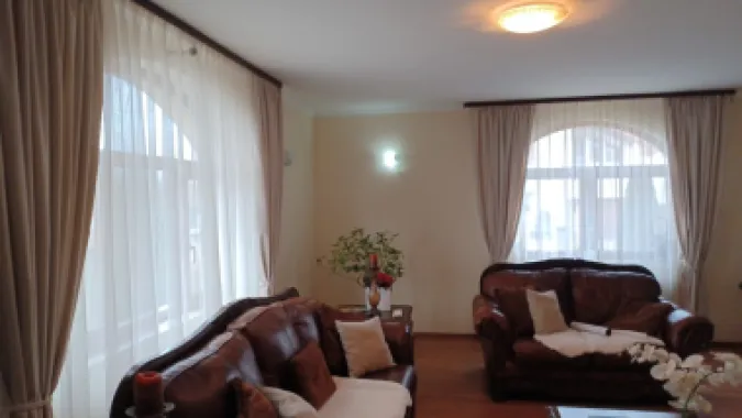 BRASADAS vinde casa individuala 8 cam teren 10 ari Unirii.