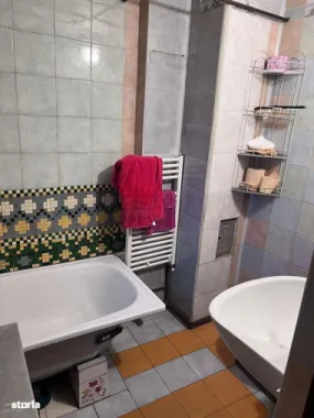 Casă de vânzare cu posibiliate de renovare/dezvoltare