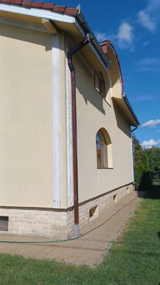 BRASADAS vinde casa individuala 8 cam teren 10 ari Unirii.