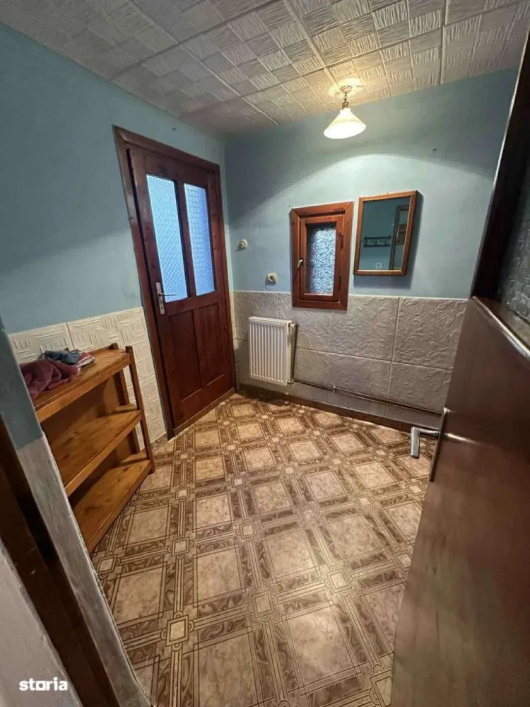Casă de vânzare cu posibiliate de renovare/dezvoltare