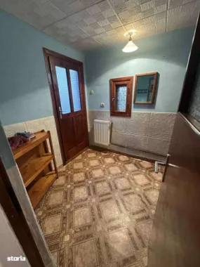 Casă de vânzare cu posibiliate de renovare/dezvoltare