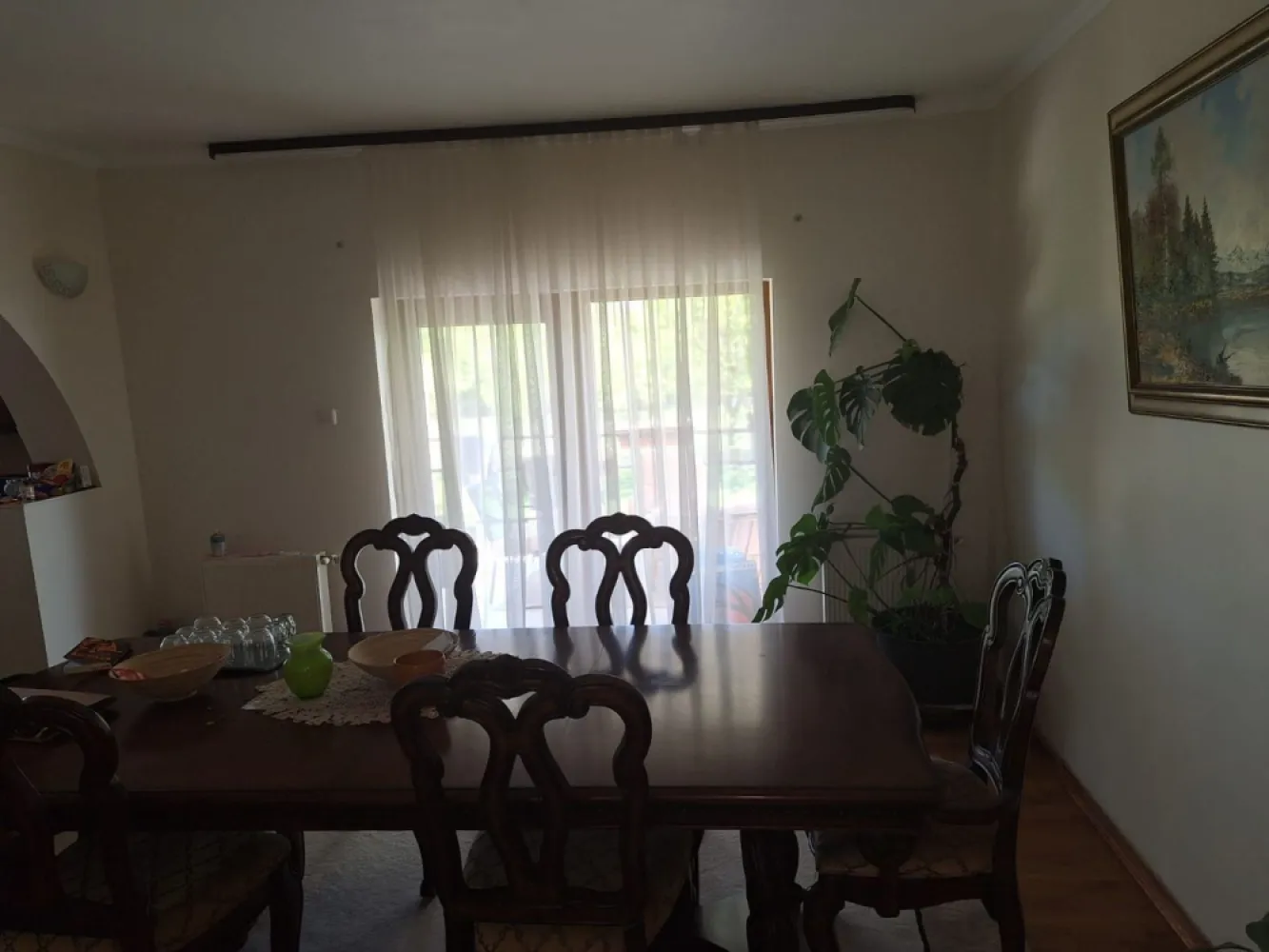 BRASADAS vinde casa individuala 8 cam teren 10 ari Unirii.