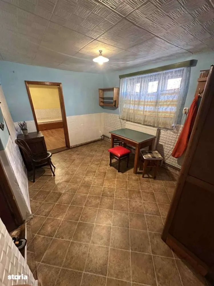 Casă de vânzare cu posibiliate de renovare/dezvoltare