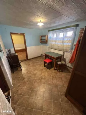Casă de vânzare cu posibiliate de renovare/dezvoltare