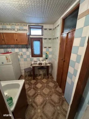 Casă de vânzare cu posibiliate de renovare/dezvoltare