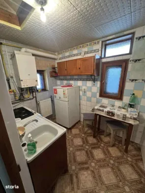 Casă de vânzare cu posibiliate de renovare/dezvoltare
