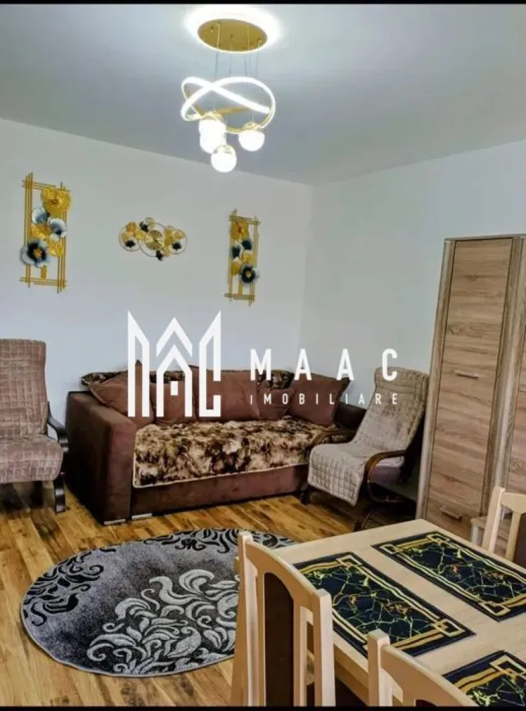 Apartament 1 Camera I 37MPU I Etaj 1 I Loc de parcare - MAAC Imobiliare vă propune spre închiriere o garsonieră modernă, situată la etajul 1 al unei vile cu 3 niveluri, în ansamblul rezidențial DaVinci Homes – una dintre cele mai căutate și apreciate zone din vestul Sibiului. Locuința dispune de o suprafață utilă de 37 mp, la care se adaugă un balcon de 7,5 mp, perfect pentru momente de relaxare. Garsoniera se predă complet mobilată și utilată cu electrocasnice de ultimă generație: centrală termică proprie cu încălzire în pardoseală, plită mixtă și cuptor electric, mașină de spălat vase, mașină de spălat rufe cu uscător, combină frigorifică, cuptor cu microunde, Smart TV de 139 cm și jaluzele electrice. Datorită orientării sudice, locuința este foarte luminoasă și economică, asigurând un nivel ridicat de confort termic și vizual. În prețul de închiriere este inclus și un loc de parcare privat, amplasat în fața imobilului. Garsoniera este la prima închiriere și reprezintă o alegere ideală pentru o persoană sau un cuplu care își dorește confort, liniște și acces rapid către centrul orașului. Detalii suplimentare: Suprafață utilă: 37 mp + balcon 7,5 mp Etaj: 1/3 Parcare privată inclusă Primă închiriere Complet mobilată și utilată Orientare sudică Pentru mai multe detalii și vizionări, precizati telefonic ca ati vazut anuntul cu ID:CP2785156 }}