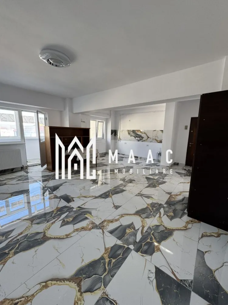 Apartament 3 Camere | zona Ostroveni | Vedere Panoramica - MAAC Imobiliare vă propune spre vânzare un apartament complet renovat și modern finisat, situat în Blocul A53, vizavi de Școala Gimnazială Anton Pann. Proprietatea are o suprafață utilă de 67 mp și este compusă din 3 camere, baie, cameră pentru mașina de spălat/uscătorie, debarale și un balcon închis. Apartamentul se află la etajul 5, într-un bloc dotat cu lift. A fost renovat integral, beneficiind de: izolație termică exterioară, termopane, instalație electrică nouă, centrală electrică proprie, finisaje moderne și plăcute. Zona este liniștită și verde, cu acces facil către parcuri de joacă, școli, spitale, catedrale, magazine, piețe și obiective turistice. În apropiere se află ștranduri și lacuri, ideale pentru petrecerea timpului liber în natură. Accesul către centrul orașului este rapid și comod. Pentru mai multe detalii și programarea unei vizionări, contactați MAAC Imobiliare. - CP2784814 }}