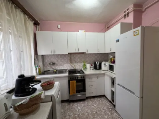 BRASADAS vinde ap 2 cam etaj 2/4 în Micro 15.
