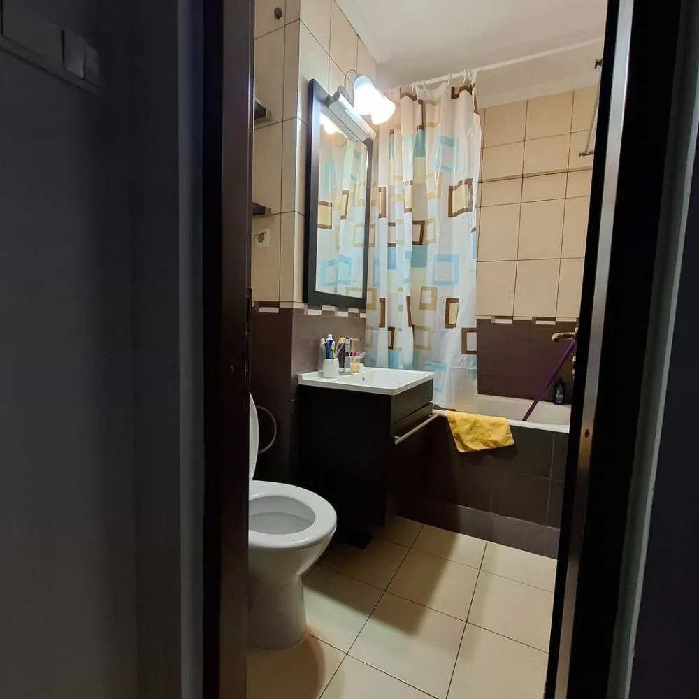 BRASADAS vinde ap cam etaj 2 in zona Avram Iancu.