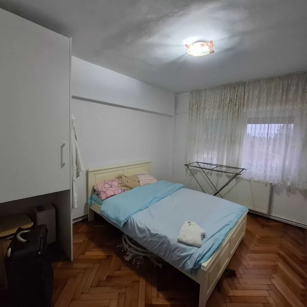 BRASADAS vinde ap cam etaj 2 in zona Avram Iancu.