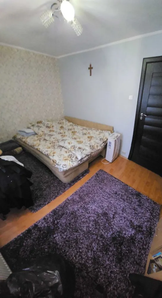 BRASADAS vinde ap 2 cam. Micro 16, etaj 4/4. - Agentia Imobiliara BRASADAS vinde apartament mobilat cu 2 camere, situat pe str. Fagarasului din Satu Mare, intr-o zona linistita si bine conectata la mijloacele de transport, magazine, scoli si alte facilitati. Apartamentul este complet mobilat si utilat. Detalii apartament: - Suprafata utila: 52 mp; - Compartimentare: semidecomandat; - Etaj: 4/4; - Interfon; - Bucatarie complet mobilata si utilata; - Balcon: 4,5 mp; - Incalzire: centrala proprie prin condensare; - Aer conditionat; - Bloc izolat termic; - Acoperis din poala. Www.brasadas.com.