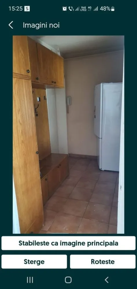 De vânzare apartament cu 2 camere central - Vând apartament cu 2 camere pe Stefan cel Mare, et.3, balcon, debara, geamuri termopane, geam si pe baie, încălzire prin centrală termică proprie, apartamentul se poate renova după preferințe, dar se poate locui în el, fiind un apartament curat, întreținut. Fiind o zonă centrală, aproape de şcoli, spitale, instituții centrale, este rentabil şi pentru investiție.