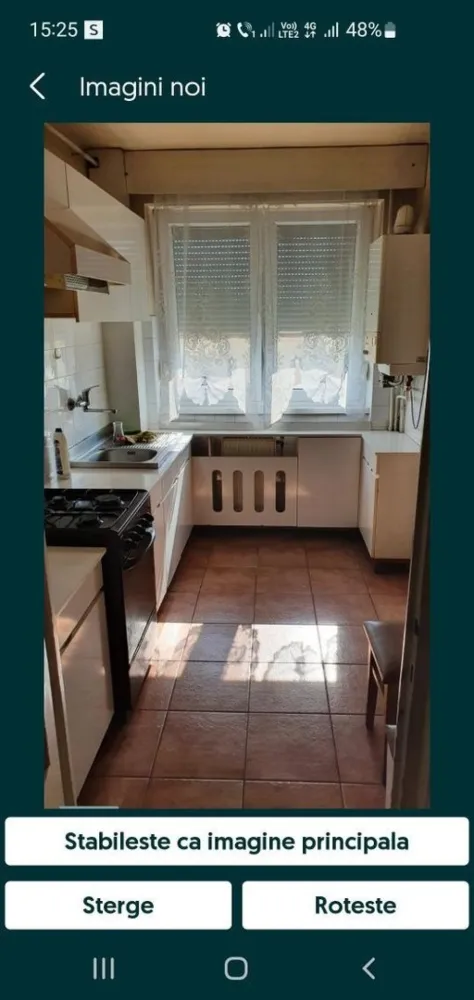 De vânzare apartament cu 2 camere central - Vând apartament cu 2 camere pe Stefan cel Mare, et.3, balcon, debara, geamuri termopane, geam si pe baie, încălzire prin centrală termică proprie, apartamentul se poate renova după preferințe, dar se poate locui în el, fiind un apartament curat, întreținut. Fiind o zonă centrală, aproape de şcoli, spitale, instituții centrale, este rentabil şi pentru investiție.