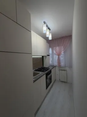 BRASADAS vinde ap 2 cam etaj 4/4 - Zona Micro 15.
