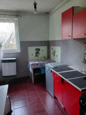 BRASADAS vinde ap cu 2 Cam etaj 1/4 Calea Traian