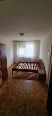 BRASADAS vinde ap 2 cam etaj 44 zona ultracentrala.