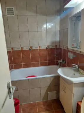 BRASADAS vinde ap cu 2 Cam etaj 1/4 Calea Traian