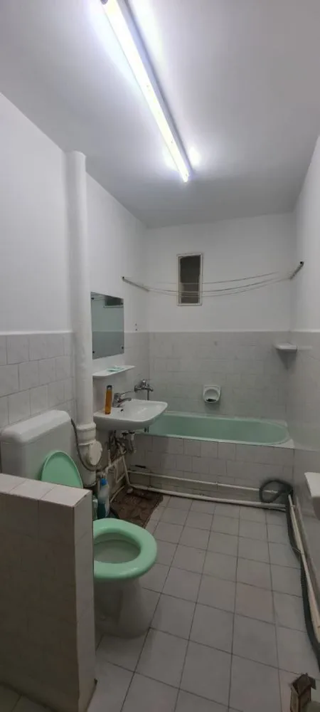 BRASADAS vinde ap 2 cam etaj 44 zona ultracentrala.