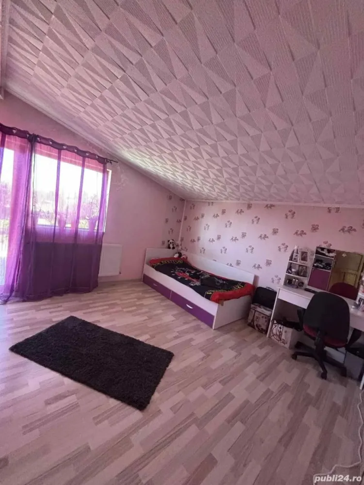 Vând casă zona Micro 17