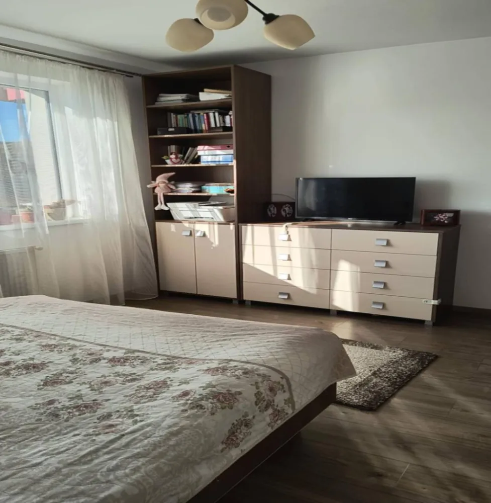 BRASADAS vinde ap 3 cam etaj 3/4 în Floreşti.
