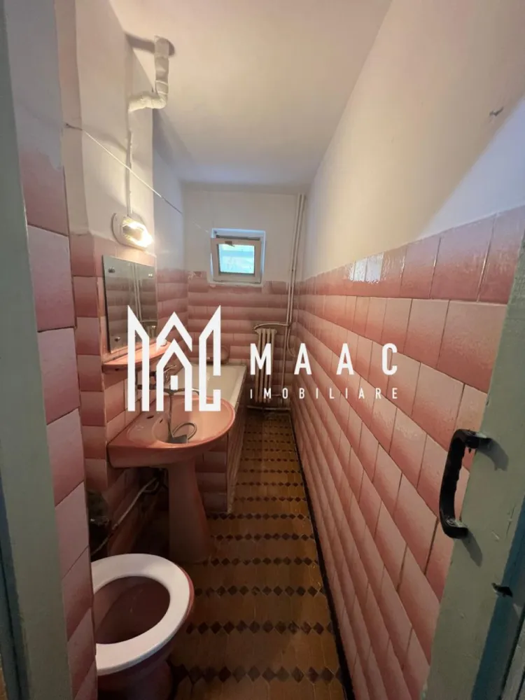 Apartament 2 camere | Ostroveni | Parter - Apartament cu 2 camere – Parter, Cartier Ostroveni – Pretabil și pentru spațiu comercial MAAC Imobiliare vă oferă spre vânzare un apartament cu 2 camere, situat la parter, în unul dintre cele mai căutate cartiere ale orașului – Ostroveni. Locația este excelentă, având în apropiere multiple instituții, magazine și puncte de interes, oferind acces facil către toate zonele importante ale orașului. Zonă: Ostroveni Etaj: Parter Suprafață totală utila cu balcon 44mp, suprafata totala fara balcon 39mp. Compartimentare: funcțională Stare: necesită renovare Datorită poziționării sale strategice, apartamentul este pretabil atât pentru locuință, cât și pentru activități comerciale – cum ar fi birou, cabinet, magazin sau salon. Avantaje: * Parter – acces facil, vizibilitate excelentă * Suprafață totală de 44 mp * Zonă circulată, aproape de instituții și magazine * Poate fi amenajat după preferințele viitorului proprietar * Ideal pentru locuință sau pentru deschiderea unei afaceri Pentru mai multe informații și pentru programarea unei vizionări, contactați MAAC Imobiliare. id: CP2784606 - SP }}