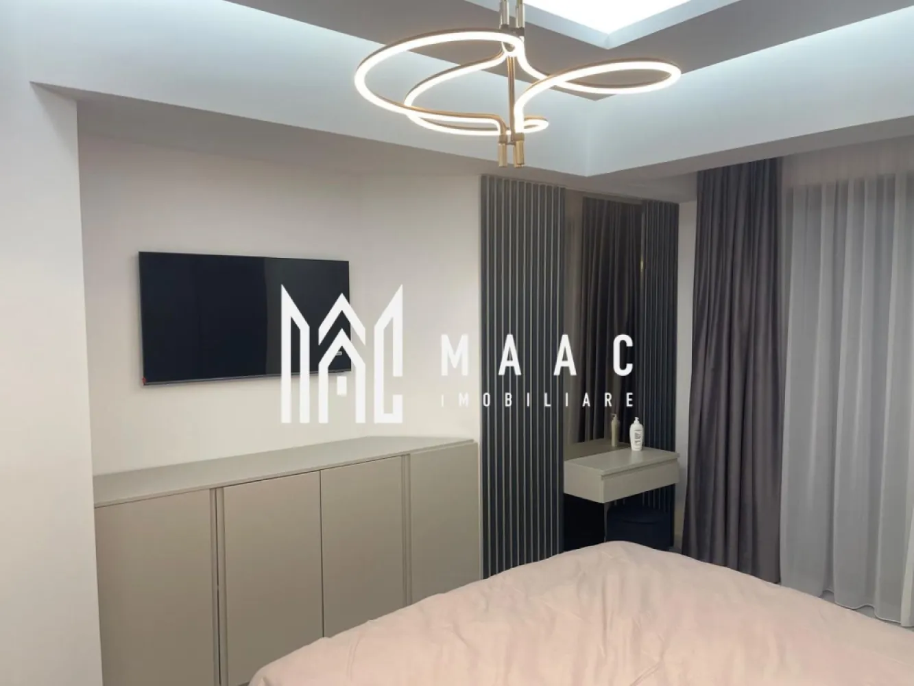 Apartament 2 camere / Vedere Dem Radulescu / Mobilat si Utilat complet. - Apartament modern 2 camere, 68 mp – mobilat complet, vedere – Dem Rădulescu Vânzare prin MAAC Imobiliare Descoperă un apartament deosebit, situat într-un imobil nou și modern, pe strada Dem Rădulescu, la etajul 4, beneficiind de o vedere panoramică. Cu o suprafață de 68 mp construiți, acest apartament îmbină perfect eleganța, confortul și funcționalitatea – ideal pentru o familie modernă sau pentru investiție. Detalii și compartimentare: Living generos, Bucătărie complet utilată, cu electrocasnice moderne Dormitoar spațios și luminos Baie eleganta, finisata cu materiale premium Hol cu spații de depozitare bine organizate Apartamentul se vinde complet mobilat și utilat, cu mobilier de calitate și dotări moderne, gata pentru a fi locuit imediat. Alte avantaje: Vedere panoramică Lift modern Loc de parcare disponibil Zonă liniștită, aproape de magazine, școli, transport public și zone verzi Locație: Dem Rădulescu Etaj: 4 / imobil nou Suprafață: 68 mp construiți Camere: 2 Stare: Nou, mobilat și utilat complet Un apartament premium, într-o zonă liniștită, cu priveliște superbă și acces facil către toate punctele de interes din oraș. Contact: MAAC Imobiliare – pentru detalii și programarea unei vizionări. CP2784603 }}