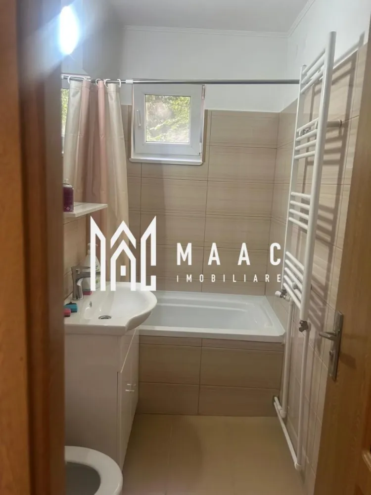 Garsoniera | Nord | Parter - Garsonieră mobilată și utilată – Zonă Nord, la cheie MAAC Imobiliare vă propune spre vânzare o garsonieră cochetă, situată la parter, într-o zonă liniștită din nordul orașului, aproape de toate punctele de interes: școli, grădinițe, magazine și spital. Zonă: Nord – locație accesibilă și apreciată Etaj: Parter Stare: Se vinde mobilată și utilată complet gata de mutare Mediu: Liniștit, ideal pentru locuit sau investiție Garsoniera este amenajată cu bun gust, dispune de toate utilitățile necesare și se vinde la cheie, oferind confort imediat fără a necesita investiții suplimentare. Avantaje: * Parter – acces ușor și practic * Zonă excelentă, aproape de școli, magazine și spital * Se vinde mobilată și utilată complet * Ideală pentru locuință proprie sau investiție (închiriere rapidă) Pentru mai multe detalii și programarea unei vizionări, contactați MAAC Imobiliare, specificand ID: CP2784443 - SP }}