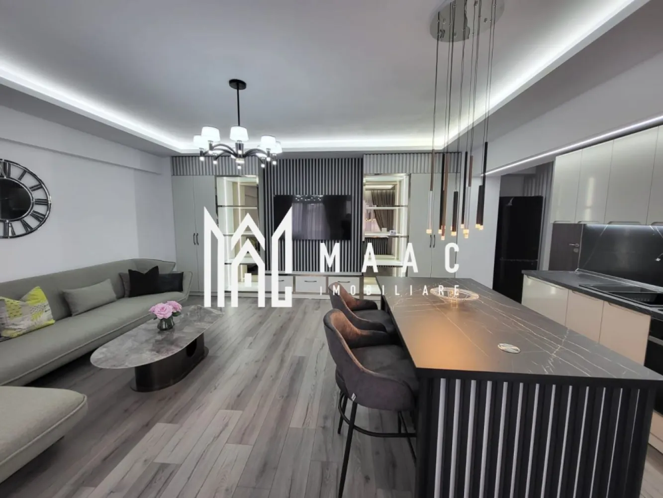 Apartament 3 Camere | Vedere Lac | Mobilat si Utilat - Apartament modern 3 camere, 115 mp – mobilat complet, vedere superbă spre lac – Dem Rădulescu Vânzare prin MAAC Imobiliare Descoperă un apartament deosebit, situat într-un imobil nou și modern, pe strada Dem Rădulescu, la etajul 7, beneficiind de o vedere panoramică spectaculoasă spre lac. Cu o suprafață de 115 mp construiți, acest apartament îmbină perfect eleganța, confortul și funcționalitatea – ideal pentru o familie modernă sau pentru investiție. Detalii și compartimentare: Living generos, cu acces la balcon și vedere deschisă spre lac Bucătărie complet utilată, cu electrocasnice moderne Două dormitoare spațioase și luminoase Două băi elegante, finisate cu materiale premium Hol cu spații de depozitare bine organizate Apartamentul se vinde complet mobilat și utilat, cu mobilier de calitate și dotări moderne, gata pentru a fi locuit imediat. Alte avantaje: Vedere panoramică spre lac Lift modern Loc de parcare disponibil Zonă liniștită, aproape de magazine, școli, transport public și zone verzi Locație: Dem Rădulescu Etaj: 7 / imobil nou Suprafață: 115 mp construiți Camere: 3 Stare: Nou, mobilat și utilat complet Un apartament premium, într-o zonă liniștită, cu priveliște superbă și acces facil către toate punctele de interes din oraș. Contact: MAAC Imobiliare – pentru detalii și programarea unei vizionări. - CP2784440 }}