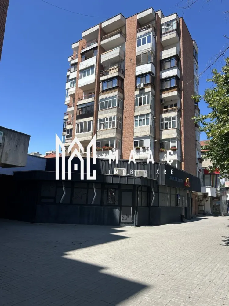 Apartament 2 camere | Ultracentral | Piata Centrala - Apartament cu 2 camere – Ultracentral, vedere panoramică MAAC Imobiliare vă propune spre vânzare un apartament cu 2 camere, situat ultracentral, în imediata apropiere a tuturor punctelor de interes ale orașului — magazine, instituții, mijloace de transport și zone comerciale. Suprafață: generoasă și bine compartimentată 62mp Etaj:9/9 Vedere: panoramică spectaculoasă Stare: necesită renovare totală Apartamentul oferă un potențial excelent pentru amenajare după propriul gust și stil. Acoperișul este în stare foarte bună, fără probleme de hidroizolație, ceea ce reprezintă un mare avantaj pentru un apartament situat la ultimul etaj. Avantaje: * Locație ultracentrală * Vedere panoramică * Acces rapid la toate punctele de interes ale orașului * Etaj superior, liniștit și luminos * Ideal pentru locuință sau investiție Pentru mai multe informații și programarea unei vizionări, contactați MAAC Imobiliare. id: CP2783851 - SP }}