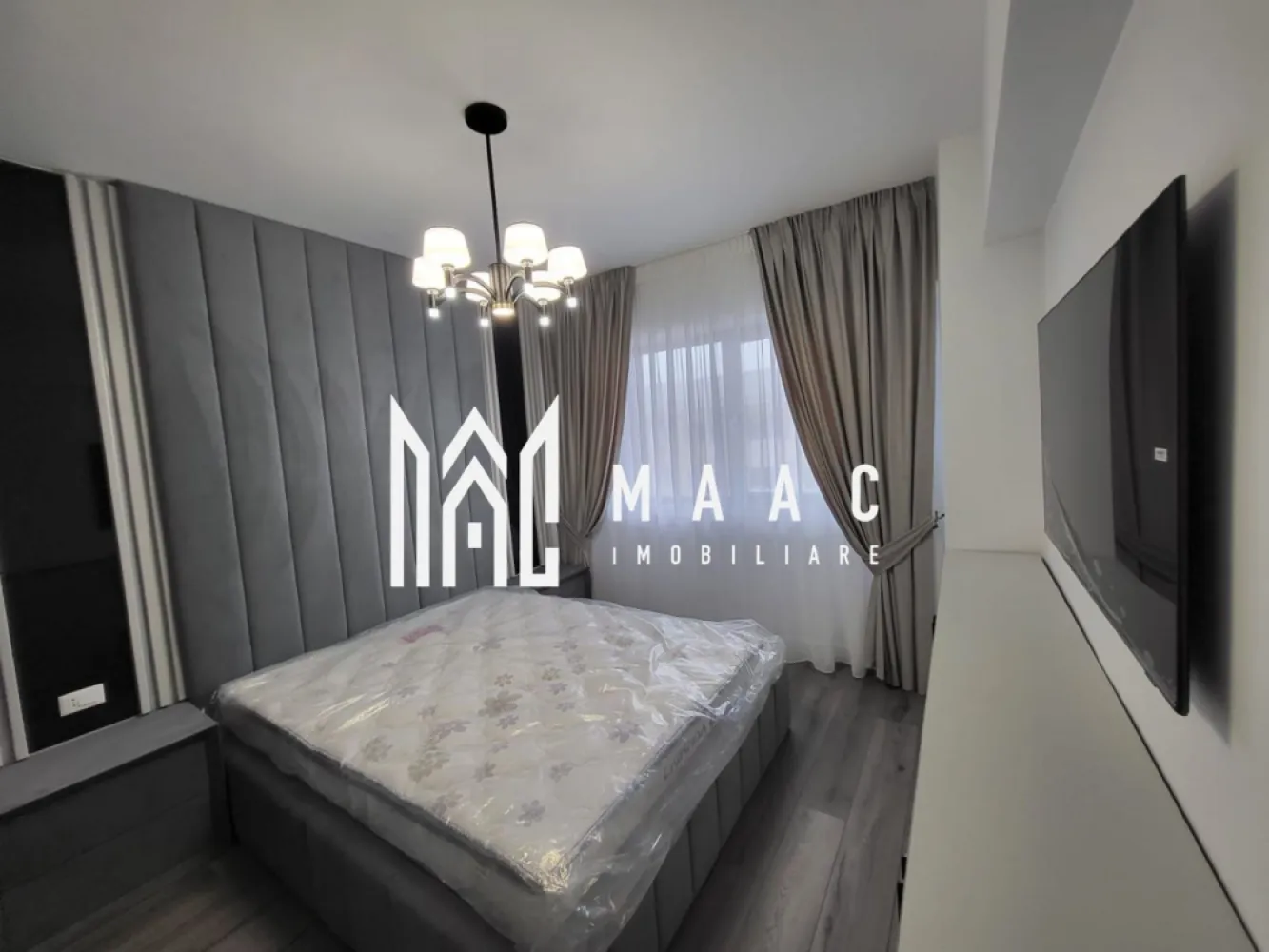 Apartament 3 Camere | Vedere Lac | Mobilat si Utilat - Apartament modern 3 camere, 115 mp – mobilat complet, vedere superbă spre lac – Dem Rădulescu Vânzare prin MAAC Imobiliare Descoperă un apartament deosebit, situat într-un imobil nou și modern, pe strada Dem Rădulescu, la etajul 7, beneficiind de o vedere panoramică spectaculoasă spre lac. Cu o suprafață de 115 mp construiți, acest apartament îmbină perfect eleganța, confortul și funcționalitatea – ideal pentru o familie modernă sau pentru investiție. Detalii și compartimentare: Living generos, cu acces la balcon și vedere deschisă spre lac Bucătărie complet utilată, cu electrocasnice moderne Două dormitoare spațioase și luminoase Două băi elegante, finisate cu materiale premium Hol cu spații de depozitare bine organizate Apartamentul se vinde complet mobilat și utilat, cu mobilier de calitate și dotări moderne, gata pentru a fi locuit imediat. Alte avantaje: Vedere panoramică spre lac Lift modern Loc de parcare disponibil Zonă liniștită, aproape de magazine, școli, transport public și zone verzi Locație: Dem Rădulescu Etaj: 7 / imobil nou Suprafață: 115 mp construiți Camere: 3 Stare: Nou, mobilat și utilat complet Un apartament premium, într-o zonă liniștită, cu priveliște superbă și acces facil către toate punctele de interes din oraș. Contact: MAAC Imobiliare – pentru detalii și programarea unei vizionări. - CP2784440 }}