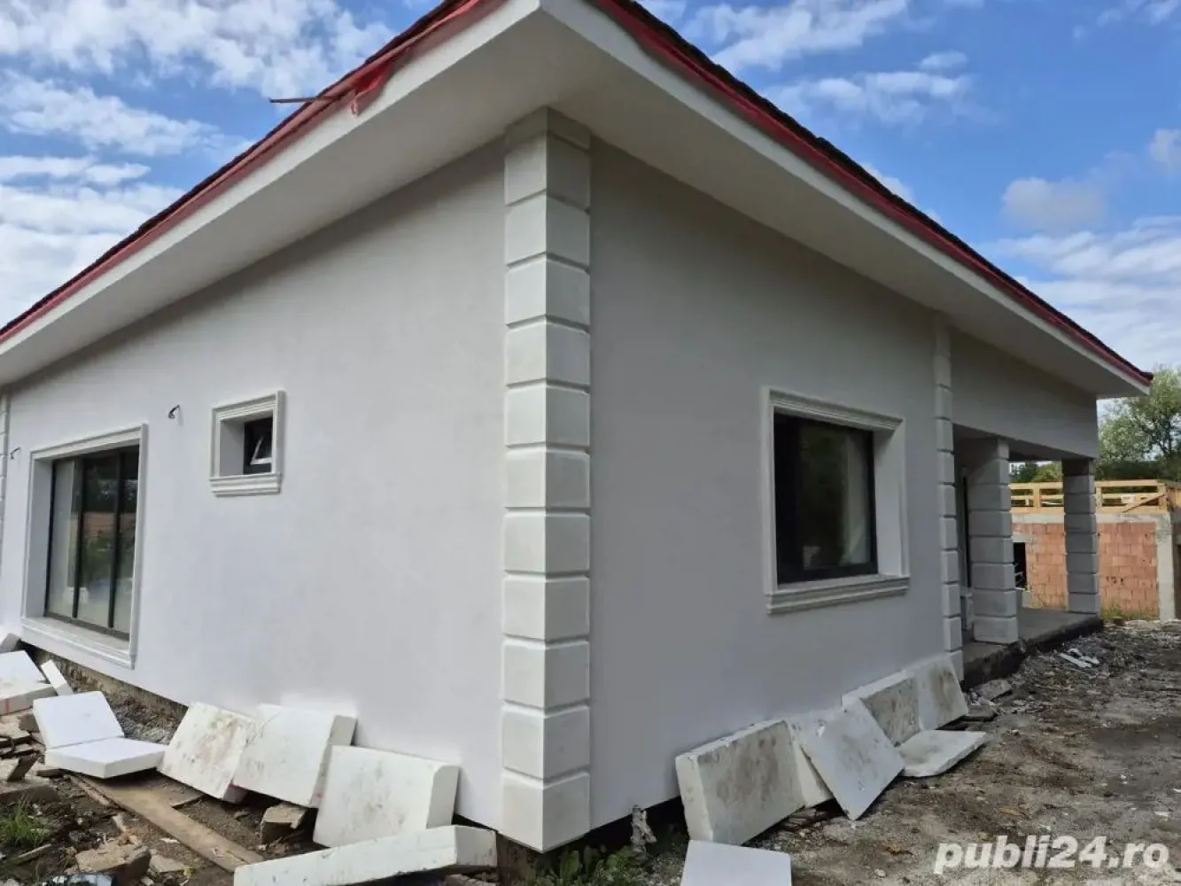 casa 120 m - Agentia imobiliara BRASADAS vinde ansamblu de 3 case situat in Popesti deal la 10 minute de gara Cluj * se vinde semi finisat * teren 600 m * gaz , curent , apa , canalizare www.brasadas.com.