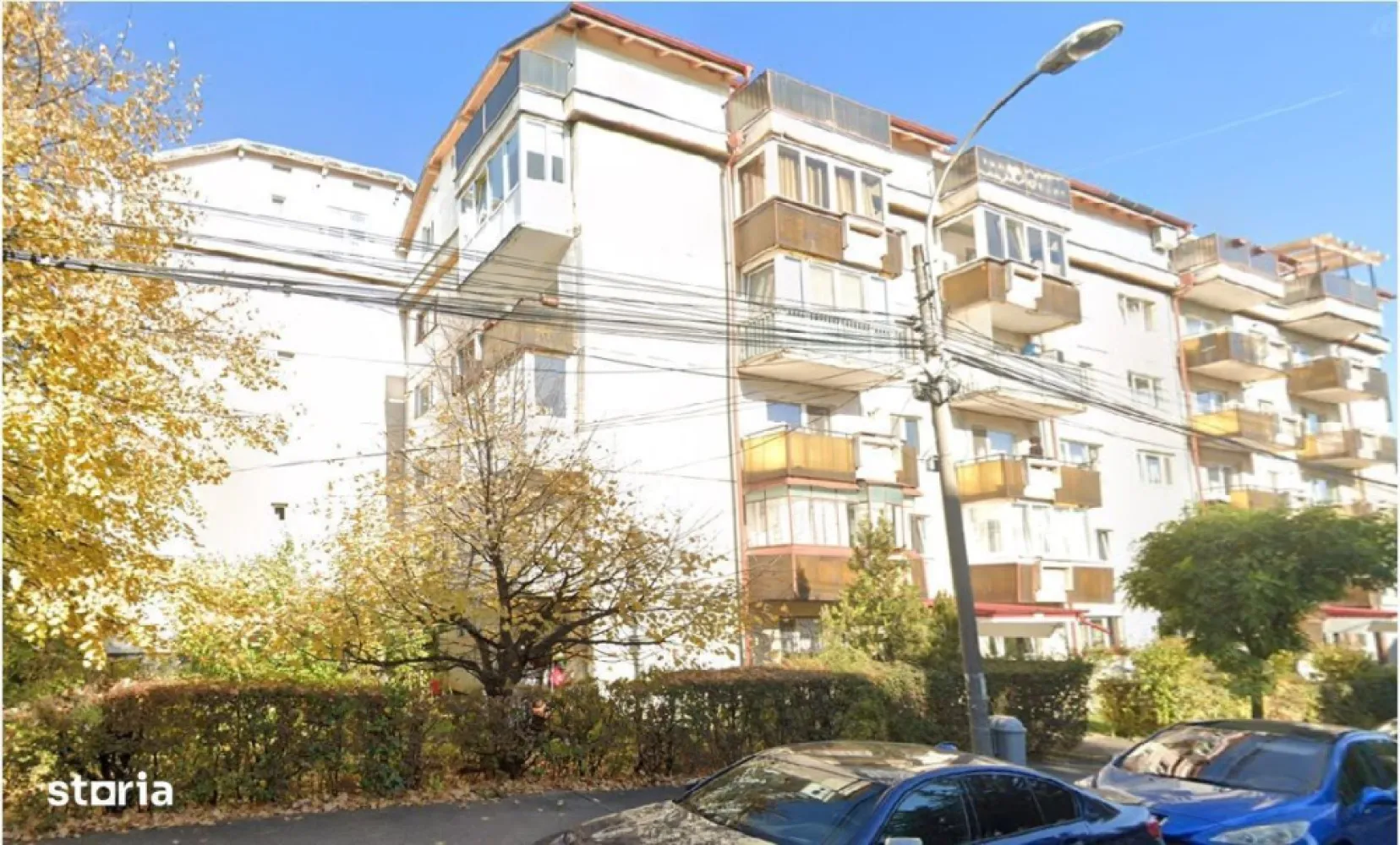 BRASADAS vinde ap 2 cam / 47 mp / mobilat / Zorilor. - Agentia Imobiliara BRASADAS vinde un apartament cu doua camere, situat in cartierul Zorilor, pe str. Lunii.Proprietatea are o suprafata utila de 47 mp, la etajul 4, intr-un imobil cu mansarda la etajul 5.Apartamentul este compartimentat eficient in: hol cu bucatarie deschisa, doua camere luminoase, cu acces pe balcon inchis din living si o baie prevazuta cu fereastra, oferind astfel confortul unei locuinte bine organizate.Apartamentul dispune de finisaje moderne, cu parchet din lemn, gresie si faianta, geamuri termopan, usa metalica la intrare si centrala termica proprie. Se vine complet mobilat si utilat, fiind disponibil imediat. www.brasadas.com.