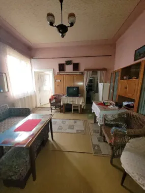 BRASADAS vinde parte de casa, str Unirii cu 7 ari teren.