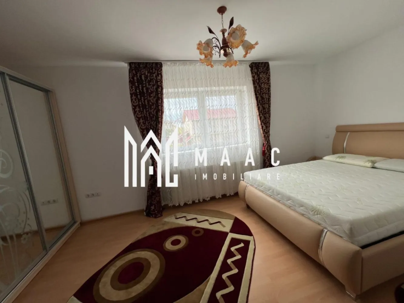 Casa individuala | Teren 500 MP | 8 camere | Arhitectilor - MAAC Imobiliare vă prezintă o casă individuală deosebită, situată în cartierul Arhitectilor, cu posibilitatea de achiziționare întreagă sau doar una dintre jumătățile duplexului. Această locuință poate fi cumpărată în două variante identice, fiecare având o compartimentare funcțională și spațioasă. Așadar, aveți la dispoziție opțiunea de a achiziționa întreaga casă (două jumătăți adiacente) sau doar o jumătate, în funcție de nevoile dumneavoastră. Detalii pentru întreaga casă sau fiecare jumătate a duplexului: Living spațios Bucătărie închisă, complet mobilată și utilată Trei dormitoare Două băi, una cu cadă și cealaltă cu duș Hol generos și primitor, care oferă un acces facil în întreaga locuință Camara-spălătorie, perfectă pentru depozitare și organizarea spațiilor Curte frumos amenajată și o construcție adițională pentru diverse activități Bucătărie suplimentară în curte Două terase Anul construcției: 2014, finisată în 2017 Locație excelentă, cu acces rapid la magazine (Kaufland, Lidl, Simpa), parcuri și stații de autobuz în proximitate, pentru un trai confortabil și bine conectat la facilități. Opțiuni de achiziționare: Întreaga casă (2 jumătăți) Jumătate de duplex, cu aceeași compartimentare și suprafețe, oferind același confort Pentru mai multe detalii precizati telefonic ca ati vazut anuntul cu ID: CP2783754 }}