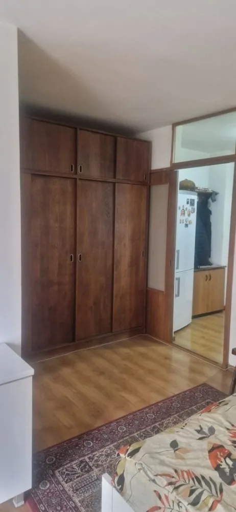 Tineretului - Inchiriez garsoniera et 4 vis a vis de Palatul Copiilor Tineretului, bl mixt. Sub pretul zonei. Necesita mica renovare de aceea si pretul mic. Persoana fizica.
