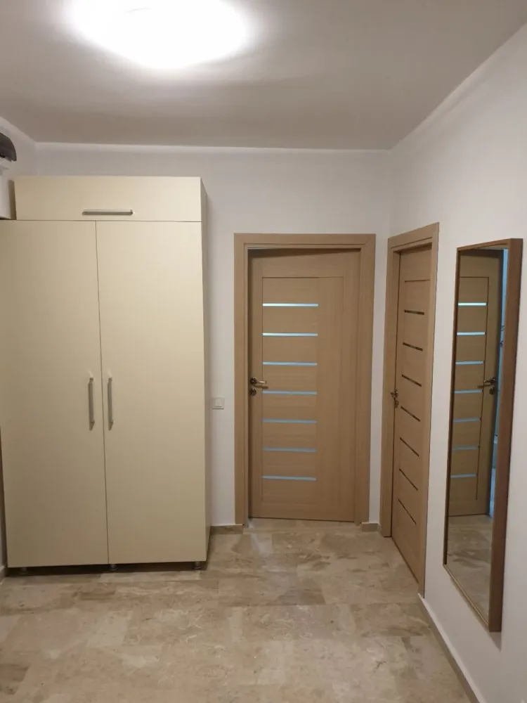 BRASADAS Inchiriaza Ap 2 camere, zona unirii - BRASADAS Inchiriaza Apartament 2 camere semidecomandat – 52 mp Finisaje de lux – marmura + parchet triplustratificat -centrala proprie - 2 AC living dormitor - complet mobilat utilat. Loc de parcare in incinta inchisa - inclus in pretul chiriei. DETALII:0745964492-ALEX
